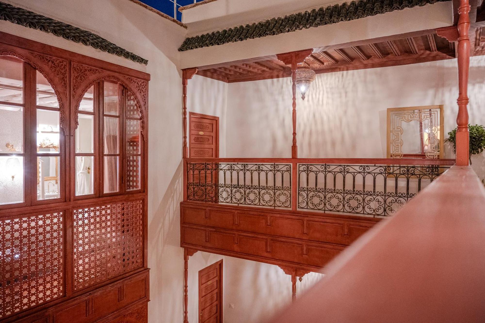 Le Singe Rose Bed & Breakfast Marrakesh Exterior photo